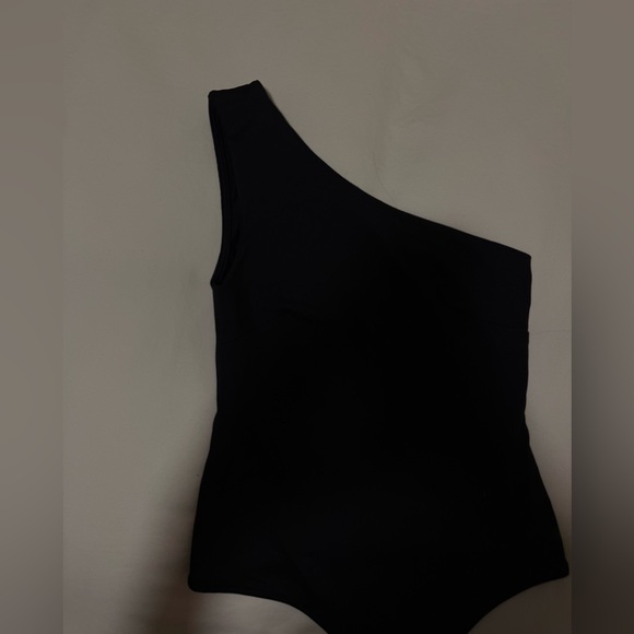 Black One-Shoulder Bodysuit - Picture 6 of 6